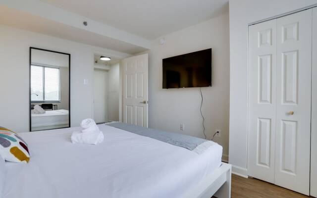 Modern & Charming Apt With Rooftop