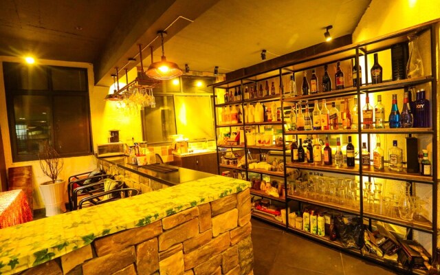 Comma Travel International Youth Hotel