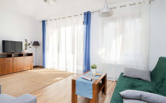 Willa 4 Pory Roku Apartment by Renters