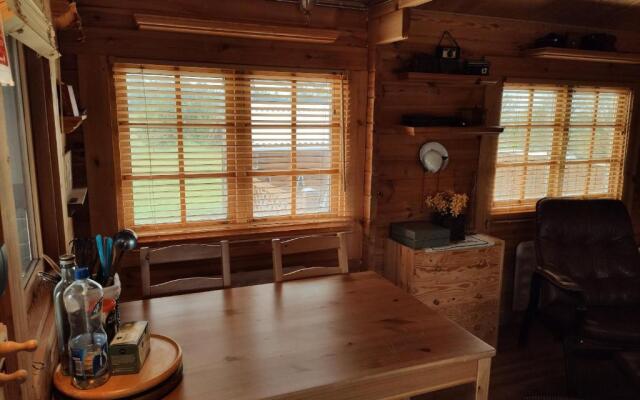 Cosy Cabin by Lake & Woods with Views