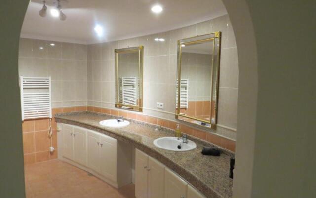 Spacious 700m2 villa, Golfers paradise.