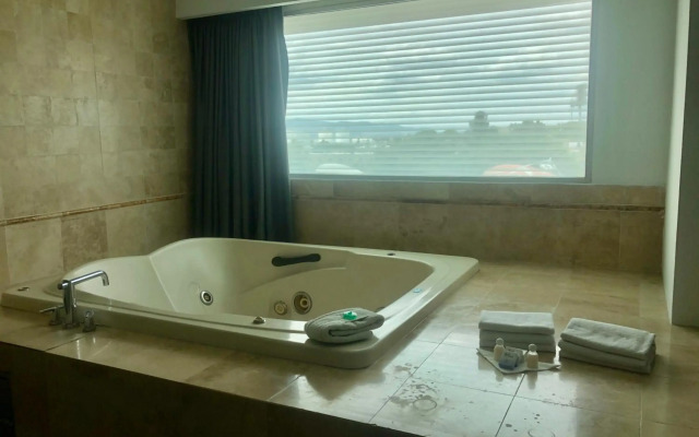 We Hotel Aeropuerto
