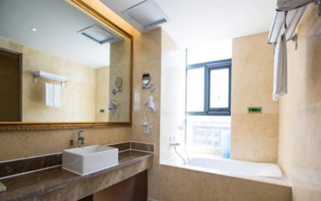 Vienna International Hotel (Zhumadian Huayuan Xuefu)