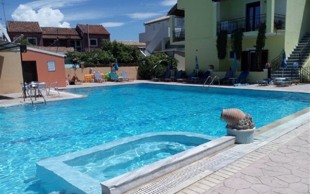 Amadeus Hawaii Studios & Apartments