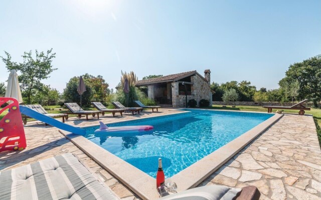 Nice Home in Vodnjan With Wifi and 4 Bedrooms