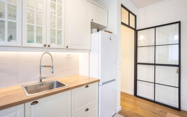 Nice Apartment in Split With 2 Bedrooms and Wifi