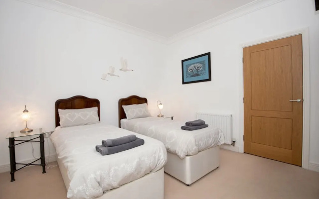 Apartment 4 The Grove