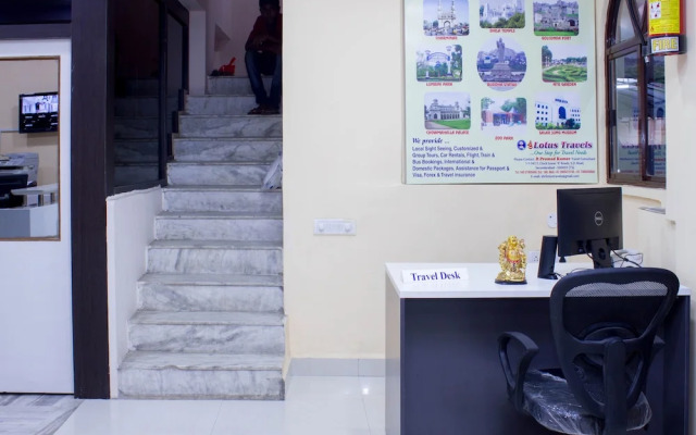 Collection O 5072 Padmini Hotel