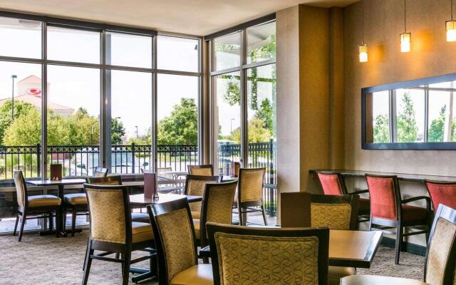 Cambria Hotel Denver International Airport