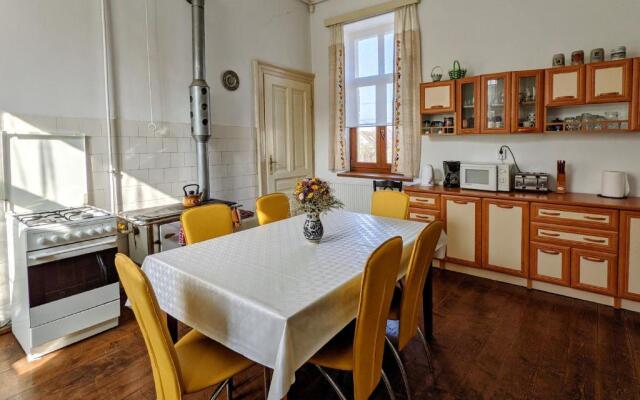 Gästehaus Honigberg next to the Fortified Church of Harman