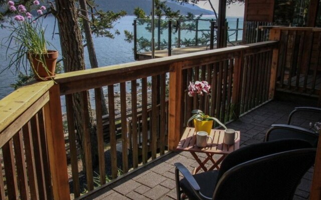 Salmonberry Inn