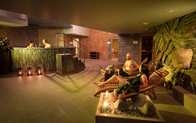 Atrium Hotel
