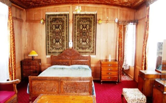 Houseboat Almost Heaven