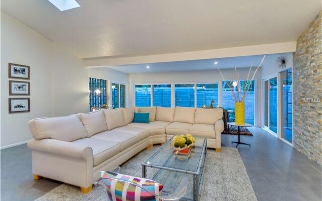 Calle de Peru by Beachside Management