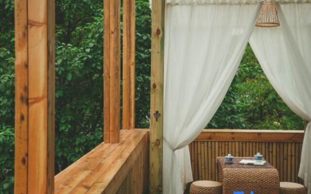 Wuyuan Fangzi Tea Homestay (Wuyuan High-speed Railway Station Xiangao Ancient City Branch)