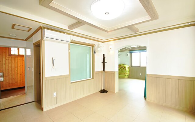 Geoje Hwamog Pension