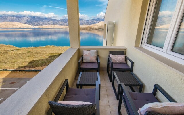 Stunning Home in Pag With Wifi and 2 Bedrooms