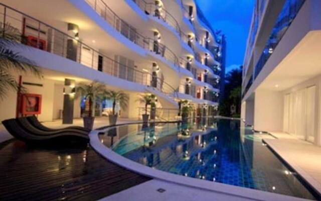 Sunset Plaza Holiday Apartment
