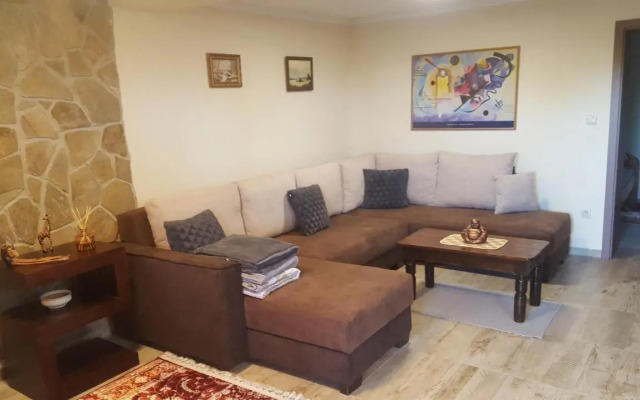 Gyöngyvirág Apartman