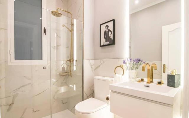 LA PLAZA Luxury Apartment (City Center)