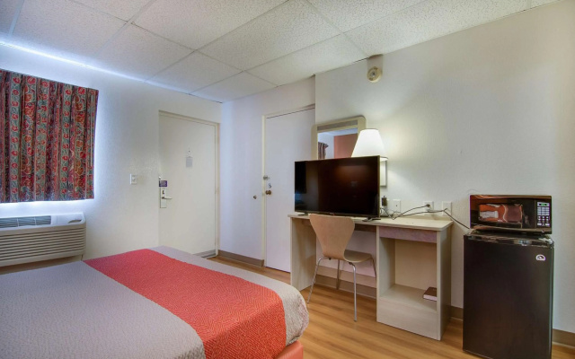Motel 6 Salina, KS