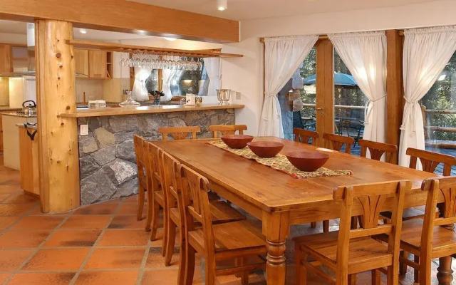 Amazing 4 Bedroom Chalet Villa Traful VT1 by Apartments Bariloche