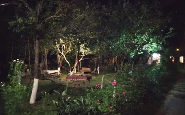 Rossi Rest House By The River