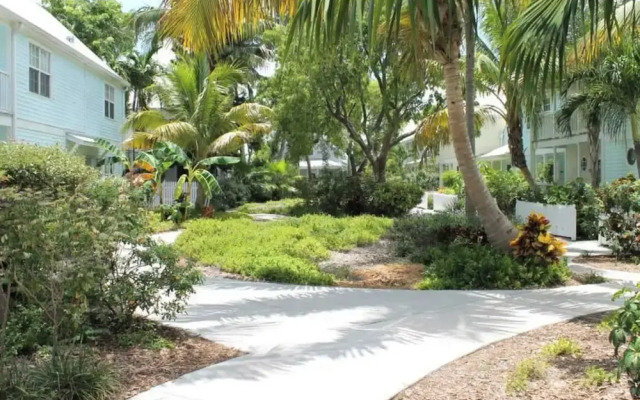 Linger Longer by Avantstay Key West Walkable Gated Community, Shared Pool Week Long Stays Only