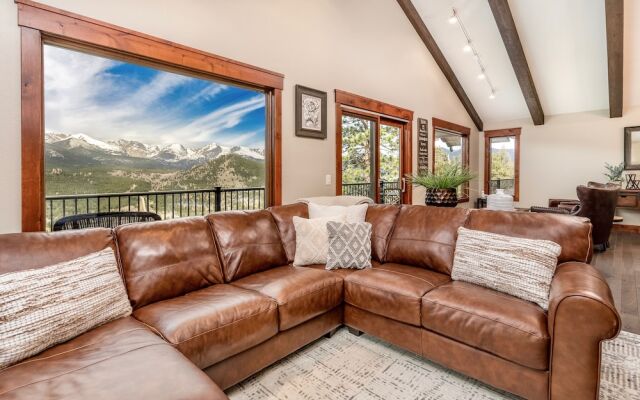 Breiding Upper Luxury Vacation At Windcliff 2 Bedroom Home by RedAwning