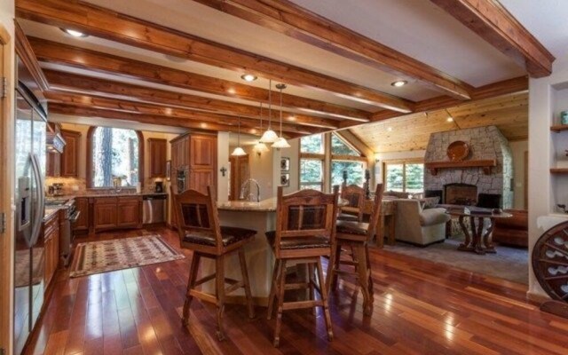 Estates Lodge Luxury Home By RedAwning