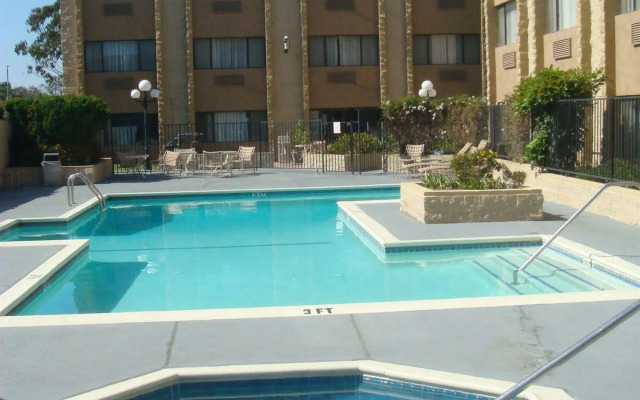Portside Inn & Suites
