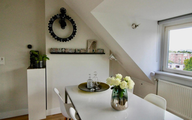 Beautiful penthouse near Rai and centre