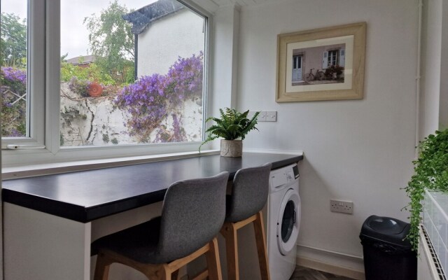 Dysa South Clifton House