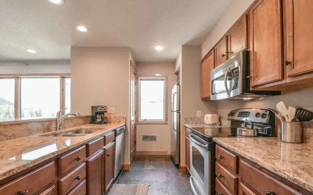 Montezuma 1771 by SummitCove Vacation Lodging