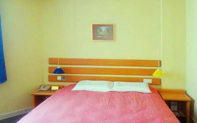 Home Inn Shijiazhuang West Heping Road Baiqiuen Hospital