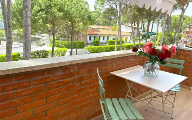 Comfy Apartment With Terrace by Beahostrentals