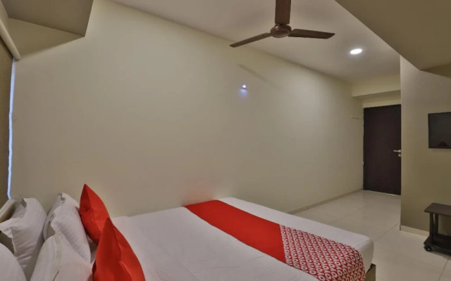 OYO 19842 Hotel Royal Inn