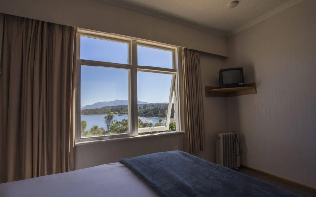 Fiordland National Park Lodge