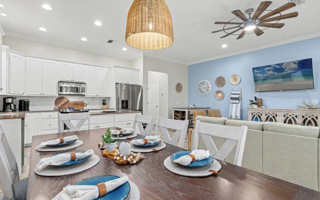 Escape to Sand Dollar Holler: Coastal Retreat, 3 Beds, 2.5 Baths, Sleeps 10!
