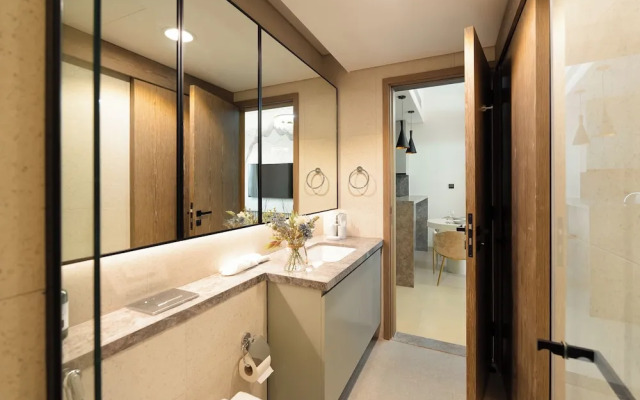 KeyRock Living - Golf Gate Apartment