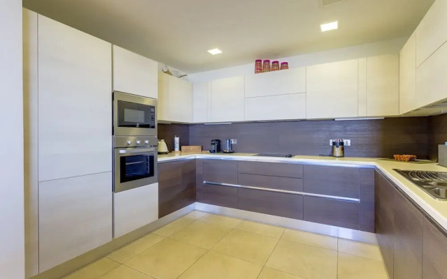 Luxury Seafront Oasis in Central Sliema with Pool
