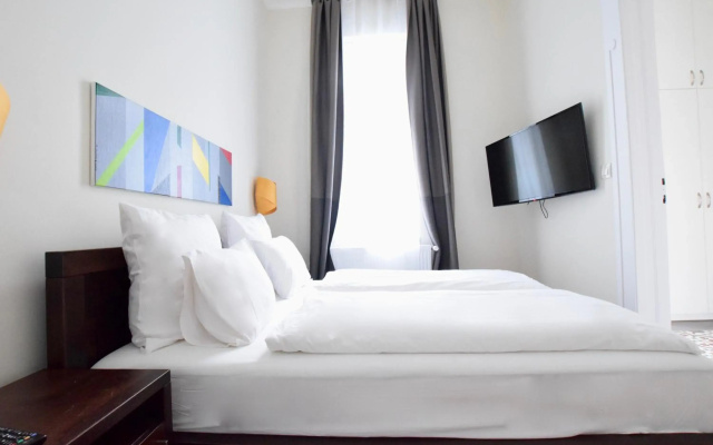 Luxury Apartment by Hi5 - Király street Suite