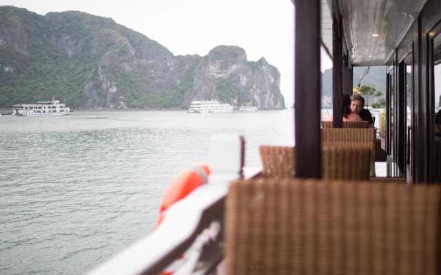 Halong Phoenix Cruiser