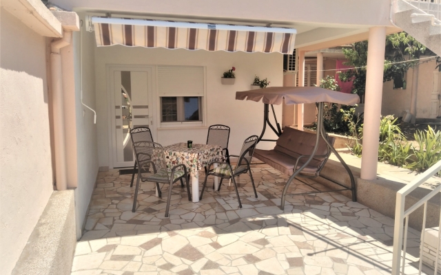 Holiday house Boris - close to the sea with parking: Slatine, Island Ciovo