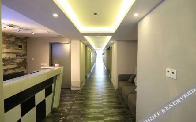 V Theme Theater Hotel  (Chongqing University Town Xijie)