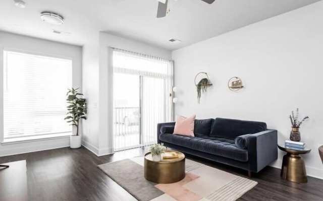 CozySuites Nora 3BR near Fashion Mall