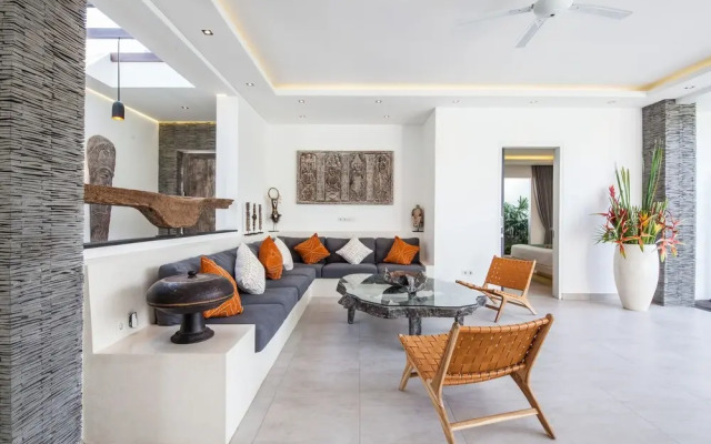 Captivating Villa Walk to the Beach