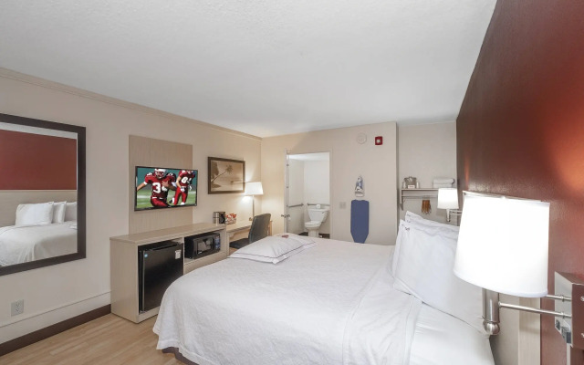 Red Roof Inn PLUS+ & Suites Naples Downtown-5th Ave S