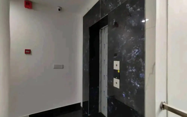 Hotel Blue Shine