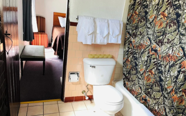 Cottonwood Court Motel
